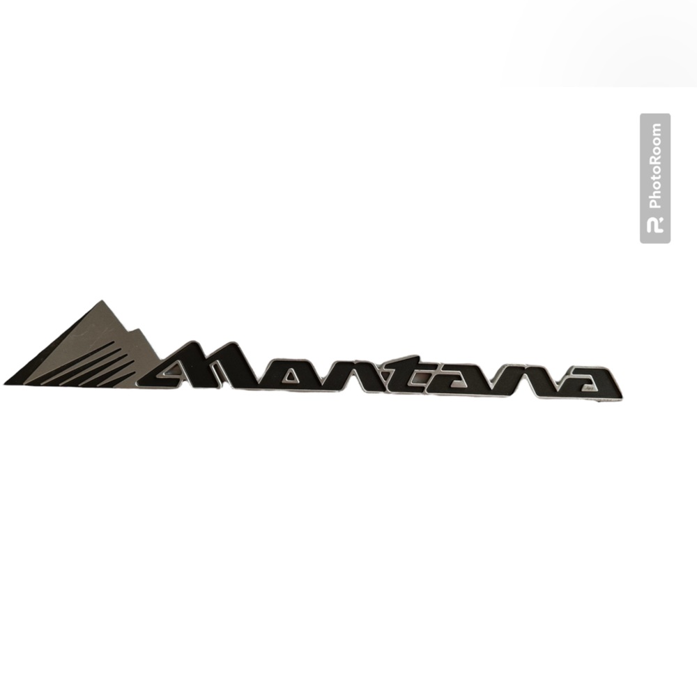 Pontiac Montana General Motors van emblem